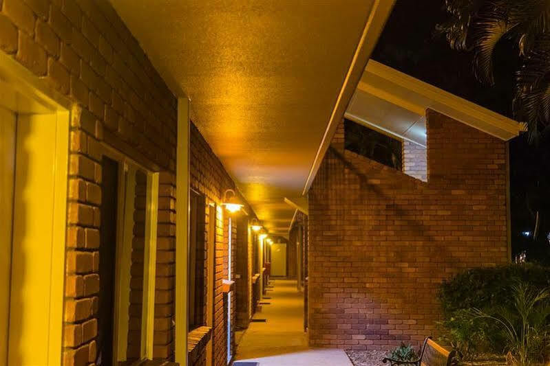 Emerald Maraboon Motor Inn "Shut Forever" Exterior foto